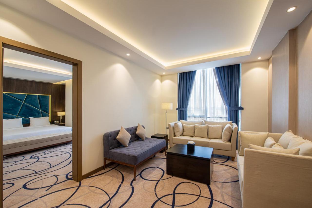 Warwick Riyadh Al Wezarat Екстериор снимка