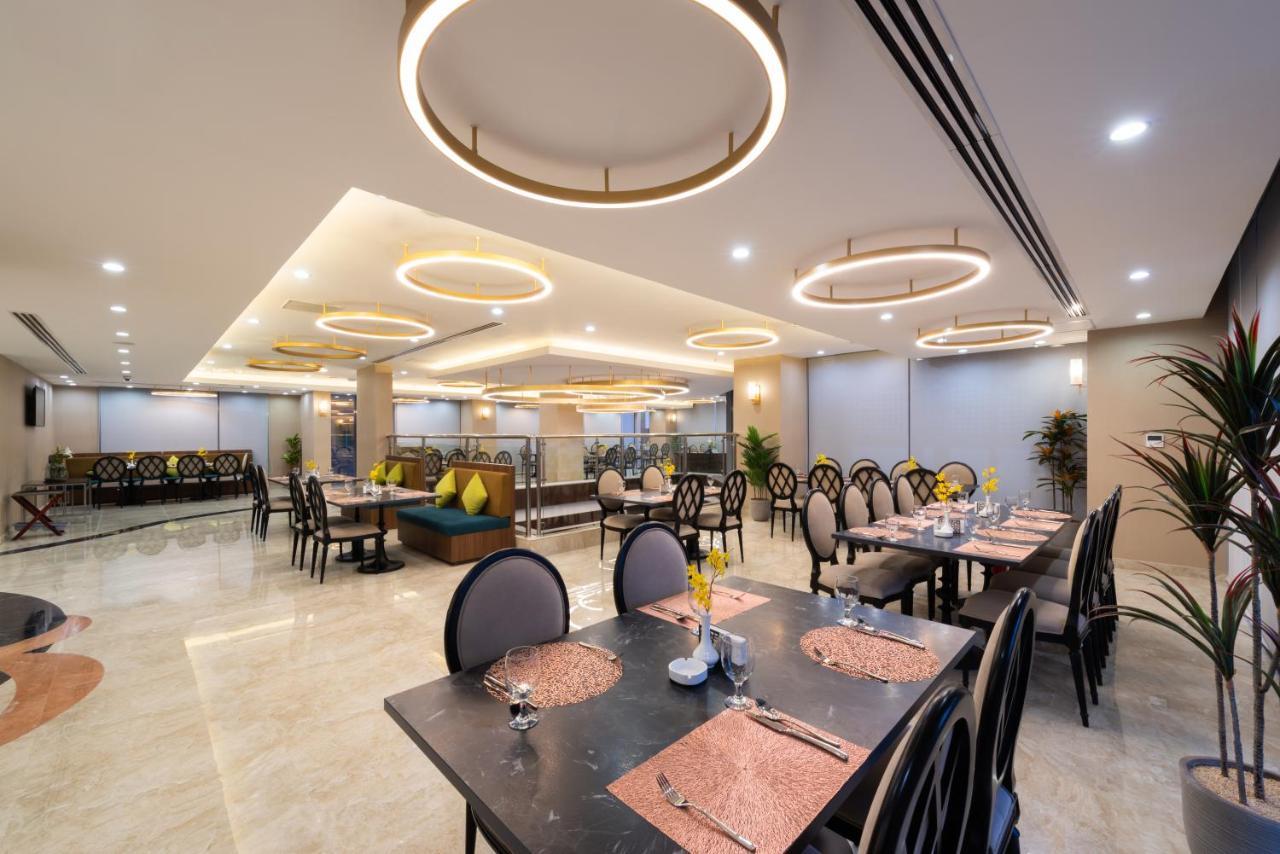 Warwick Riyadh Al Wezarat Екстериор снимка
