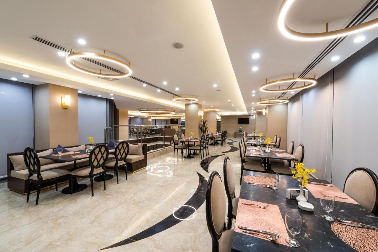 Warwick Riyadh Al Wezarat Екстериор снимка